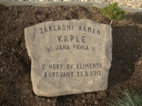 základní kámen Kaple Jana Pavla II v Bukovanech